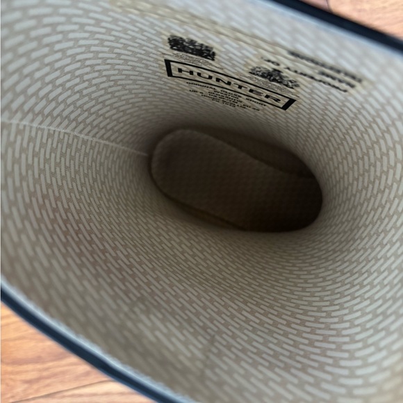 Hunter Women’s Glossy Black Short Size Boots~Size 8/F-7/M~W23700~EUC - Picture 14 of 16